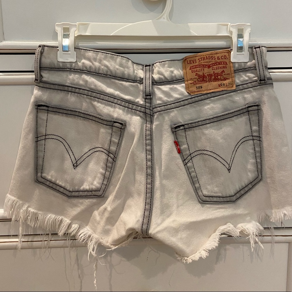 Cream Low Rise Levi’s